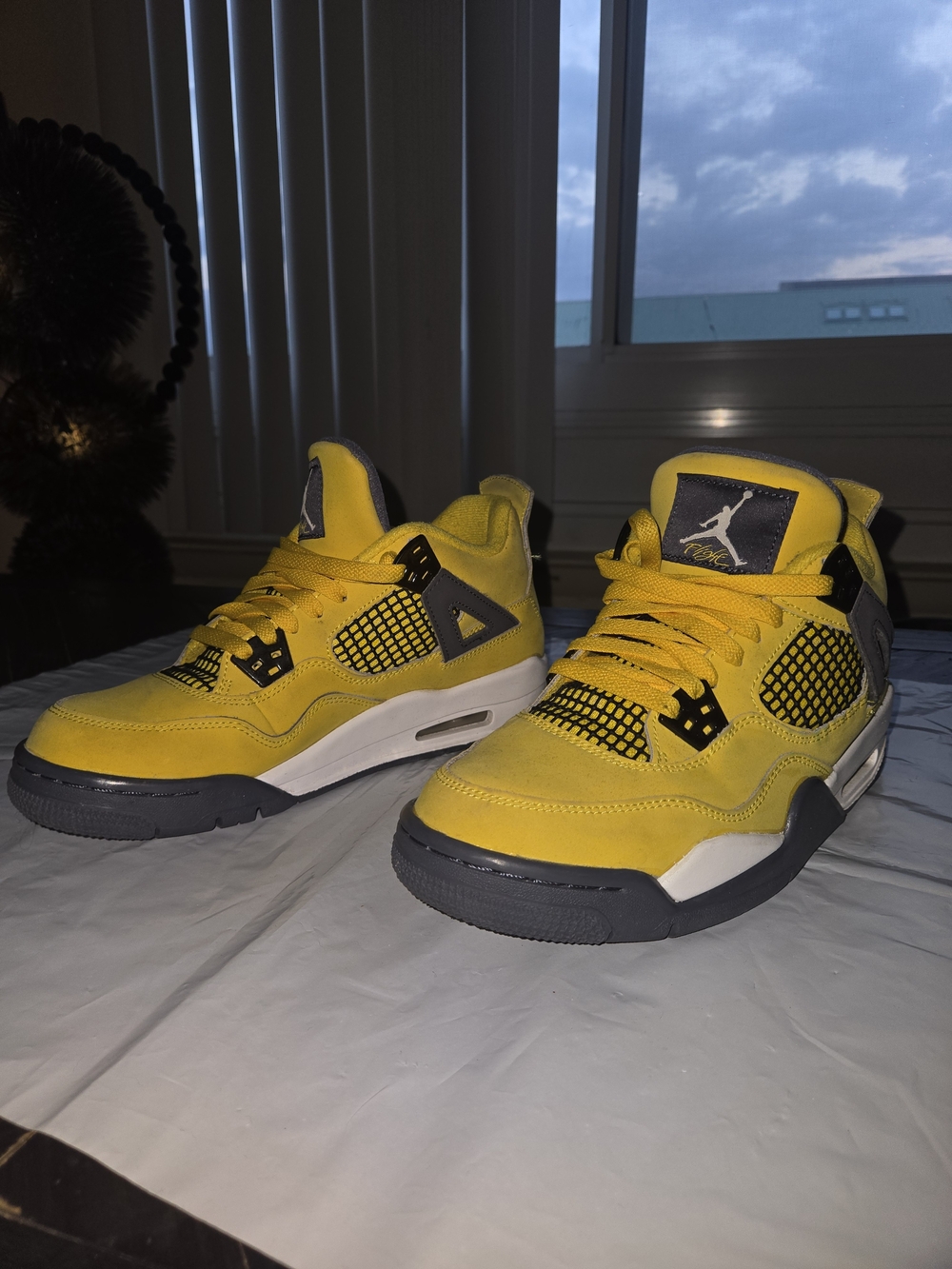 Air Jordan 4 Retro Men’s Sneakers - Yellow/Black